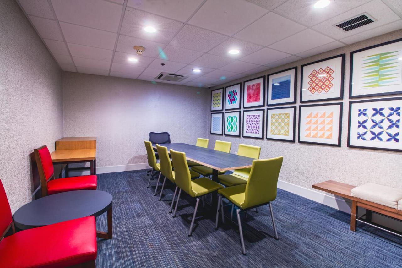 Holiday Inn Express & Suites - Lincoln East - White Mountains By Ihg Exteriör bild