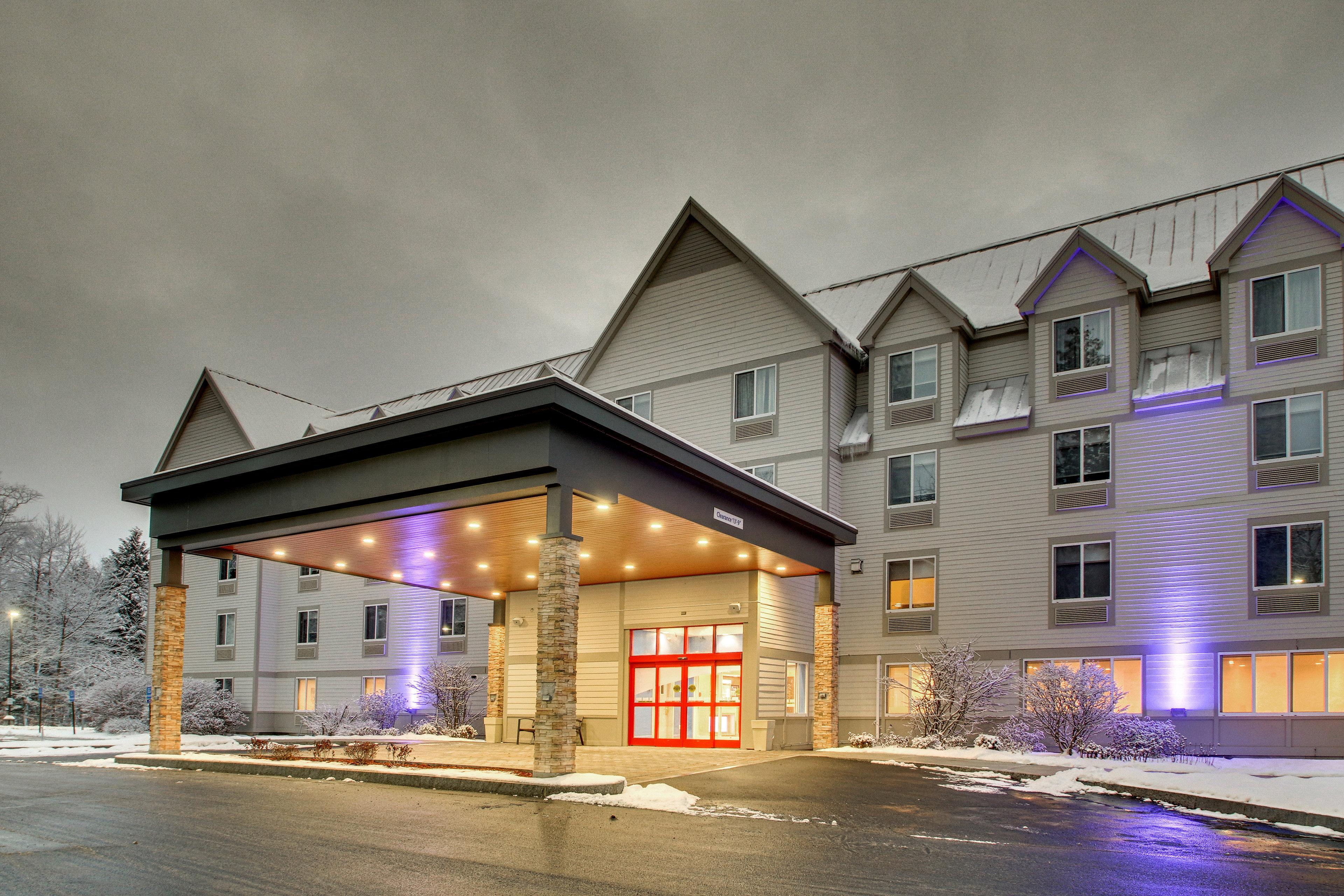Holiday Inn Express & Suites - Lincoln East - White Mountains By Ihg Exteriör bild