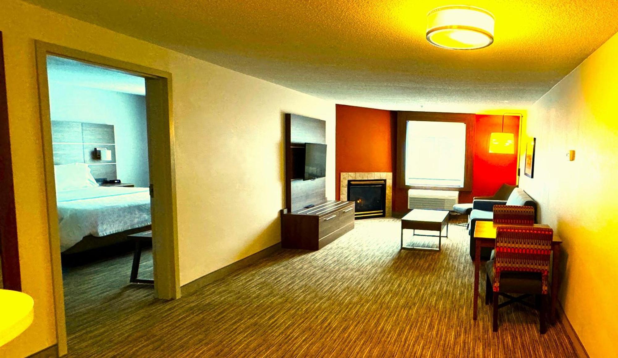 Holiday Inn Express & Suites - Lincoln East - White Mountains By Ihg Exteriör bild